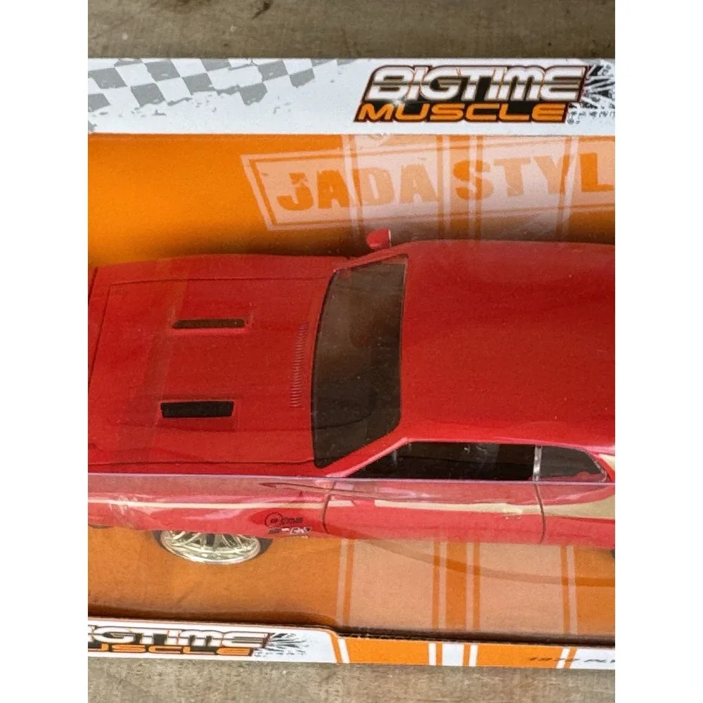 1972 PLYMOUTH GTX‎ RED W/GOLD GRAPHICS 1/24 DIECAST MODEL CAR BY JADA 34206